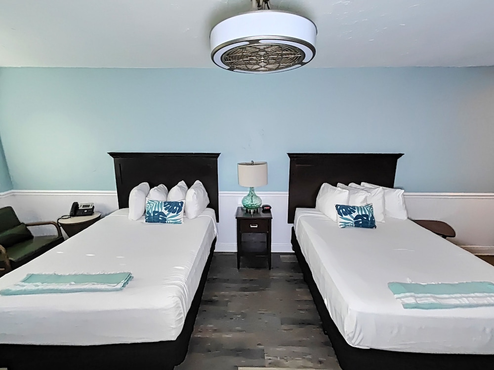 Junior Studio Suite, 2 Double Beds, Beach View photo 3