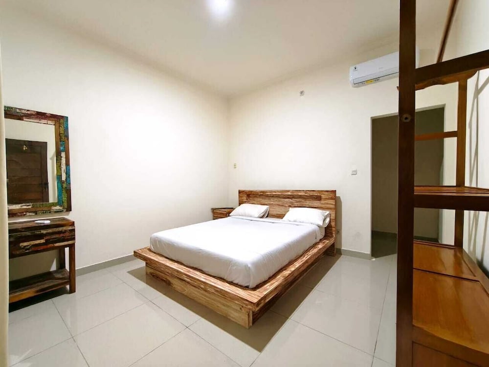 Basic Twin Room, Pool View photo 1
