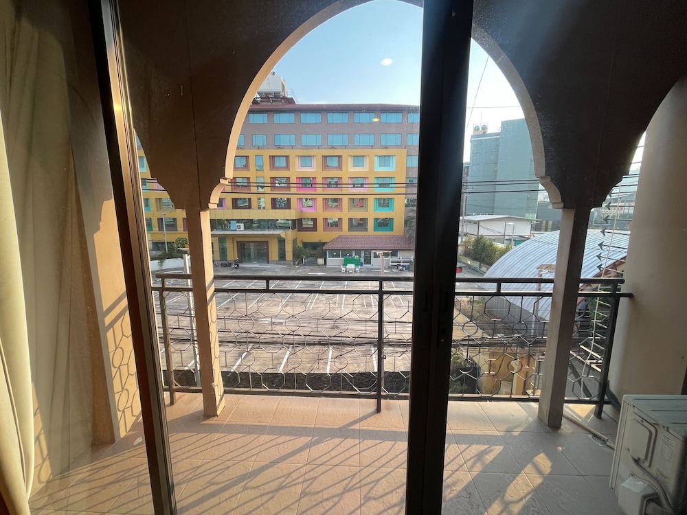 Deluxe Twin Room, 1 Bedroom, City View thumbnail 6