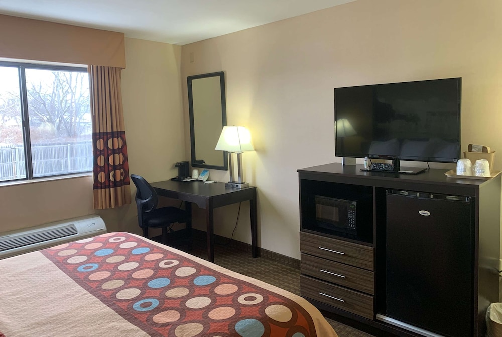 Room, 1 Queen Bed, Accessible, Bathtub - Photo 1