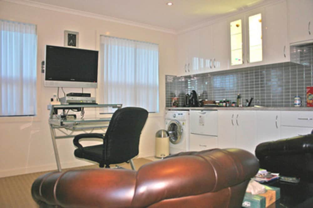 Executive Apartment, 1 Bedroom, Non Smoking, Kitchen (PHOENIX J/EXEC SUITE) photo 2