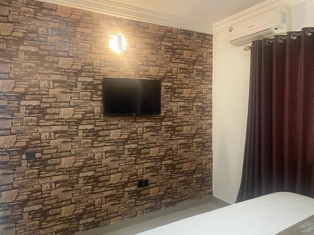 Deluxe Suite - Photo 3