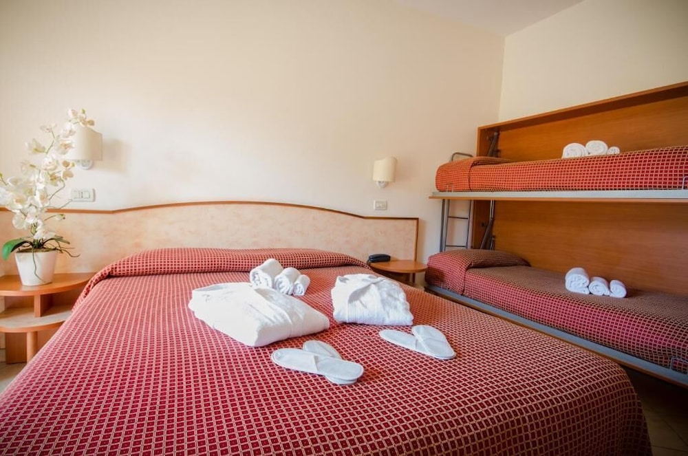 Quadruple Room, Sea View photo 2