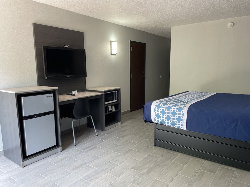 Exclusive Room, 1 King Bed photo 3