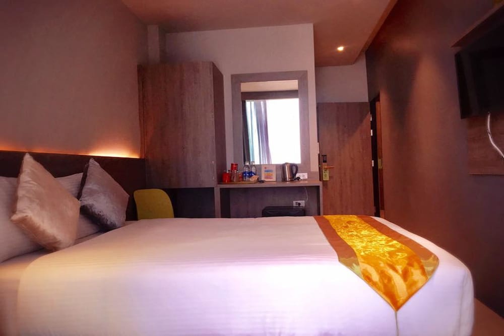 Standard Queen Room