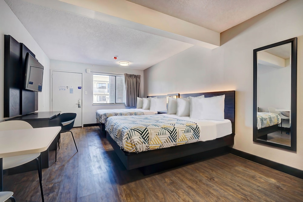 Standard Room, 2 Queen Beds, Accessible, Non Smoking - Photo 8