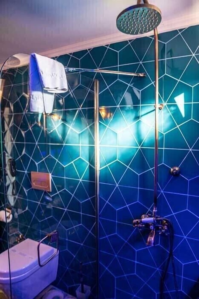 Artdeco Luxury Suites #C2 photo 3