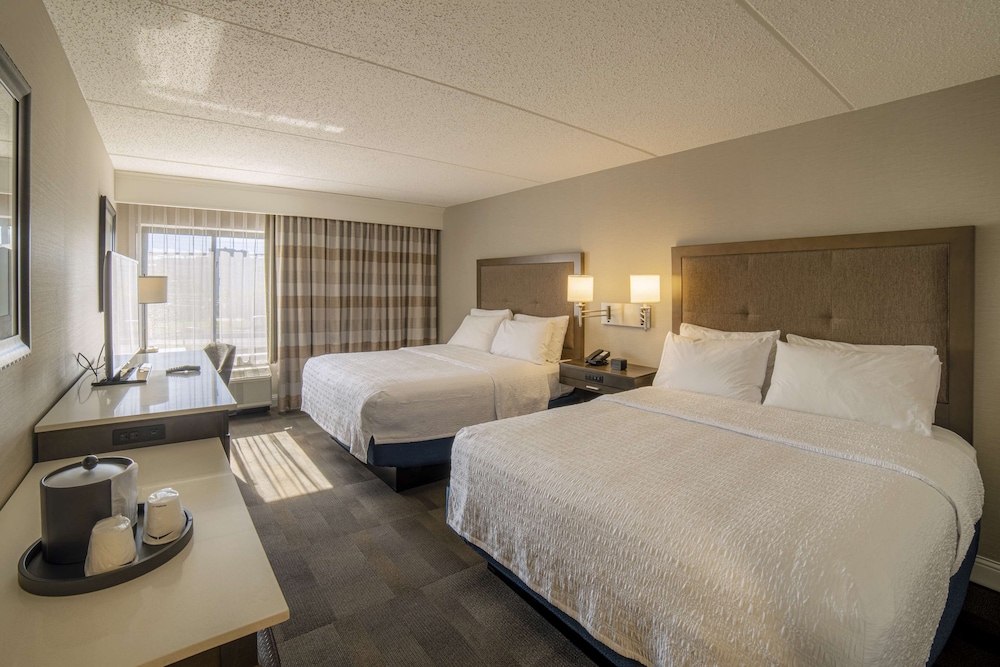 Room, 2 Queen Beds - Photo 2