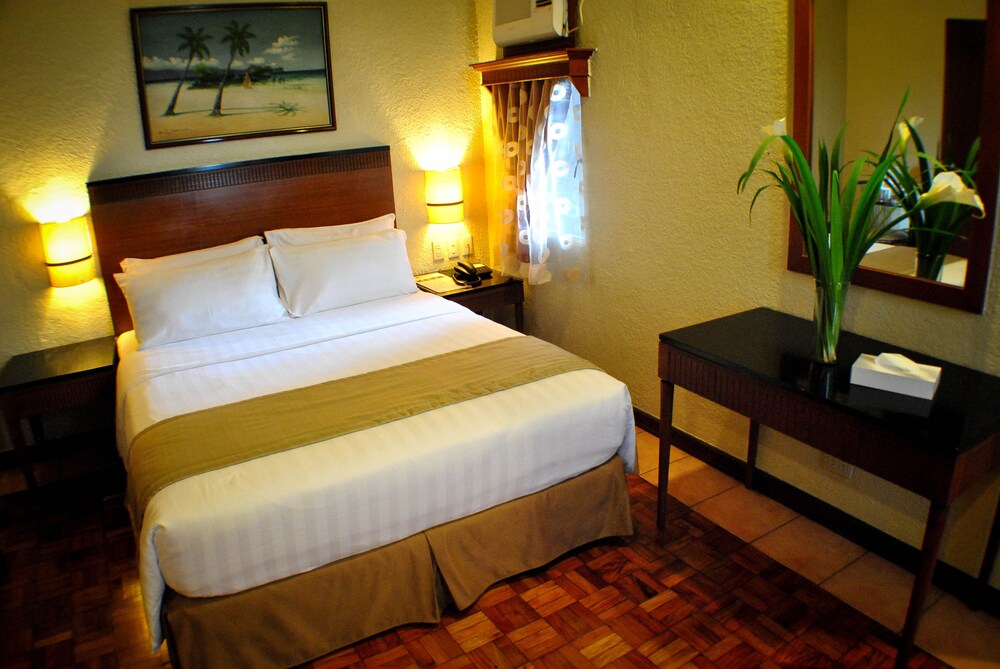 Deluxe Room, 1 Queen Bed - Photo 6