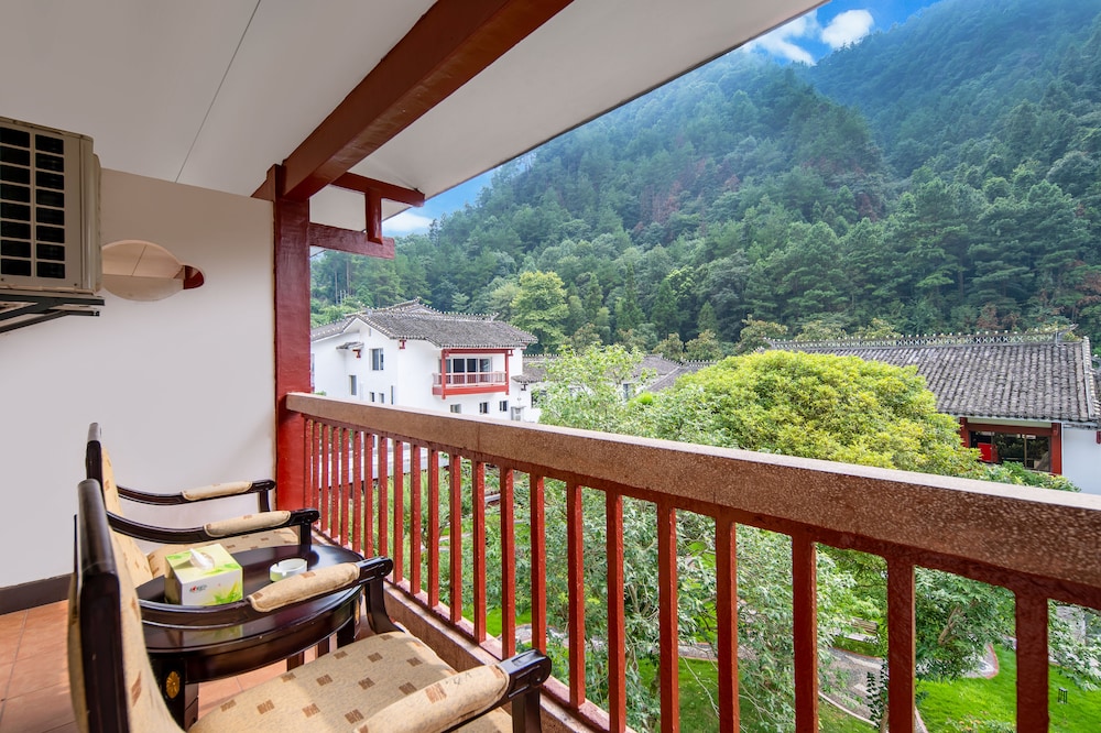 Superior Suite - Photo 5