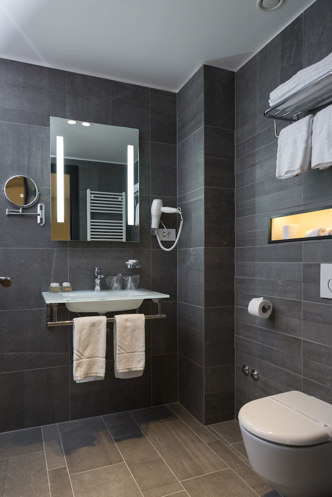 Standard Double or Twin Room, City View thumbnail 5