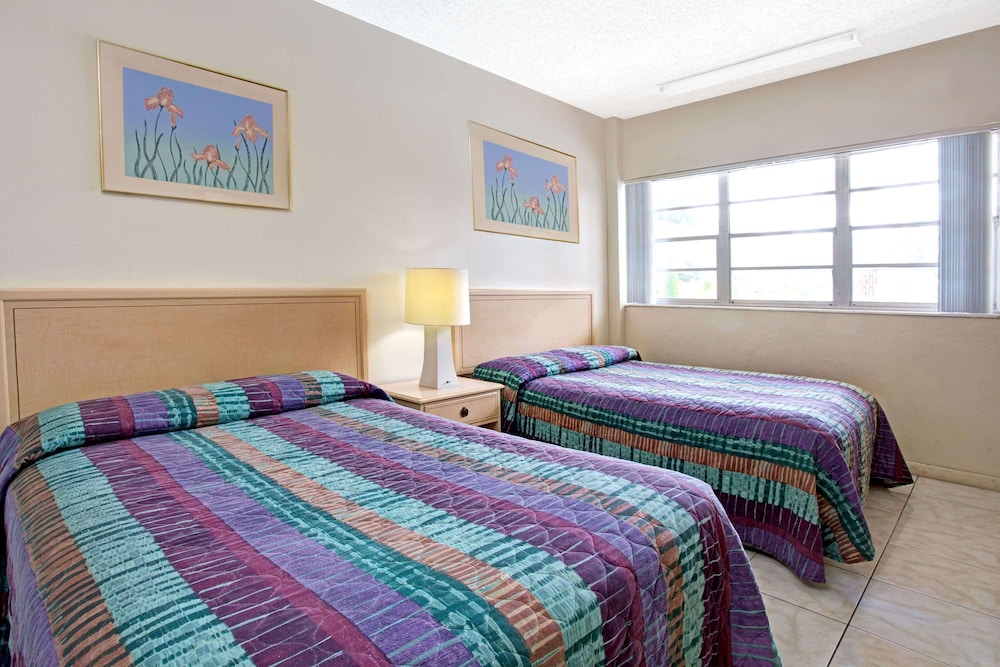 Suite, 2 Double Beds, Kitchen