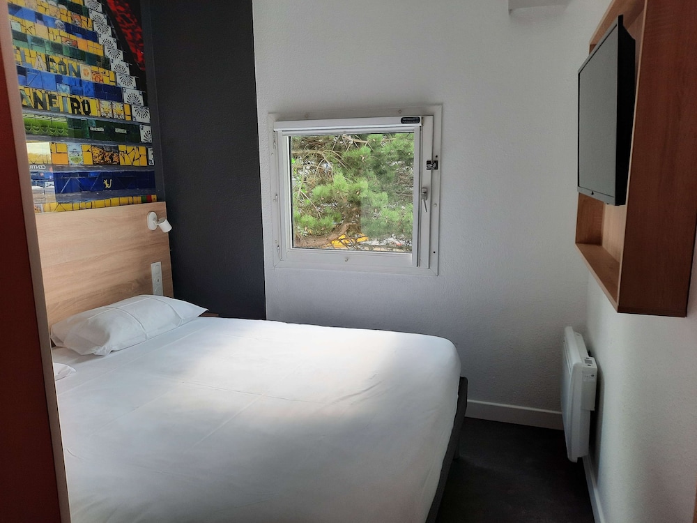 Standard Room, 1 Double Bed - Photo 16