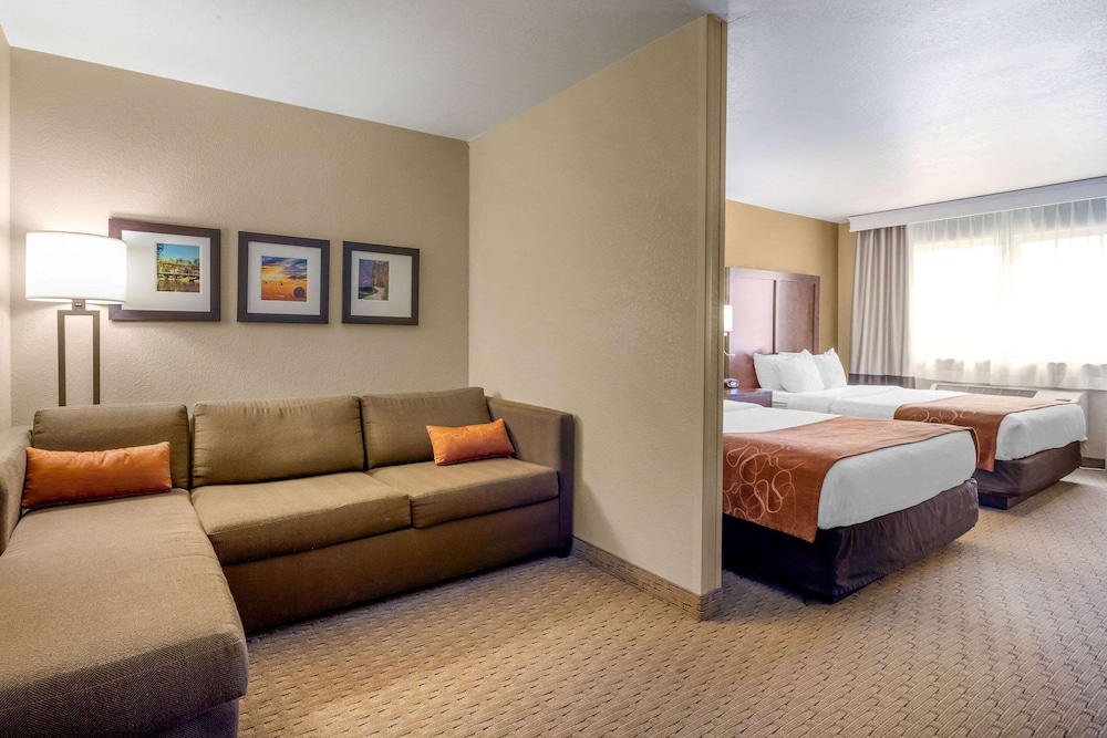 Suite, Multiple Beds, Non Smoking - Photo 3