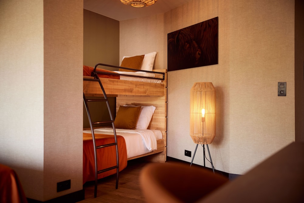 Economy Triple Room photo 2