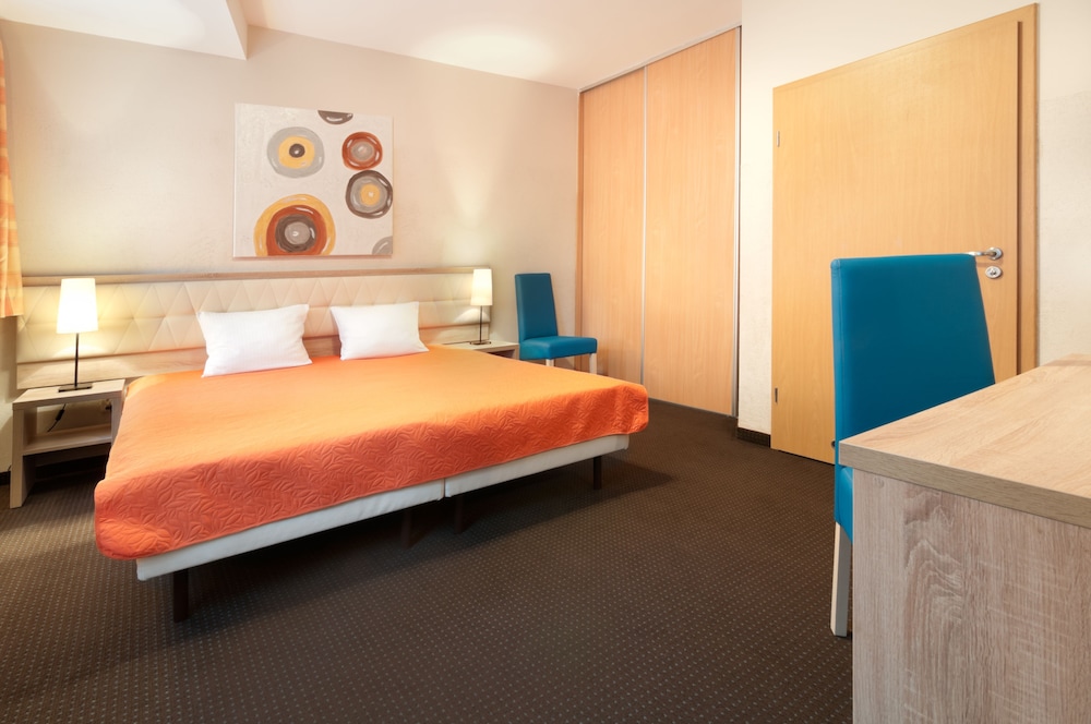 Standard Double or Twin Room - Photo 3