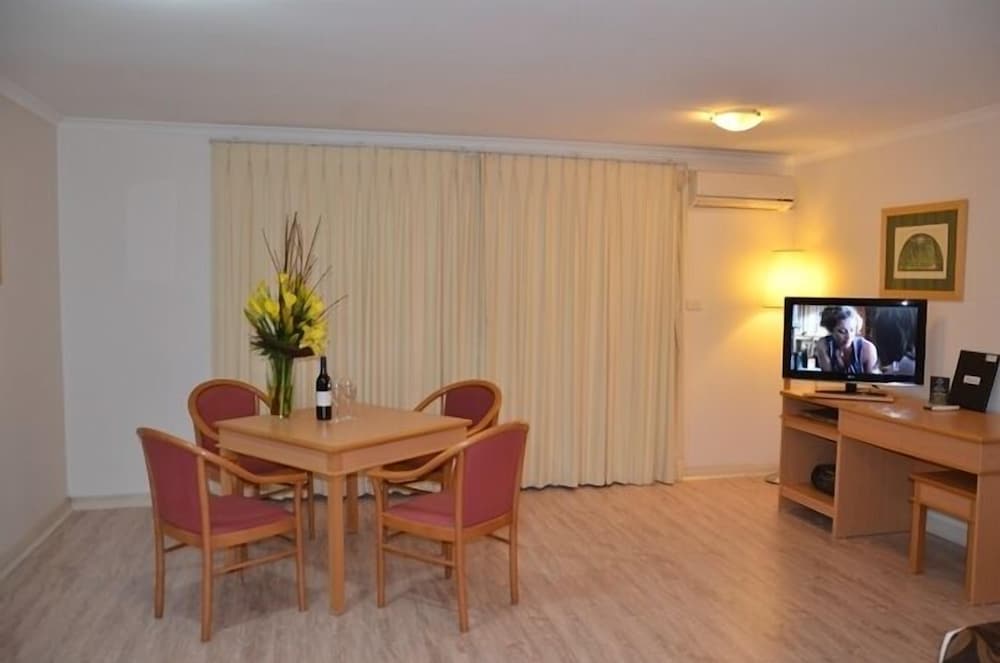 Deluxe One Bedroom Apartment