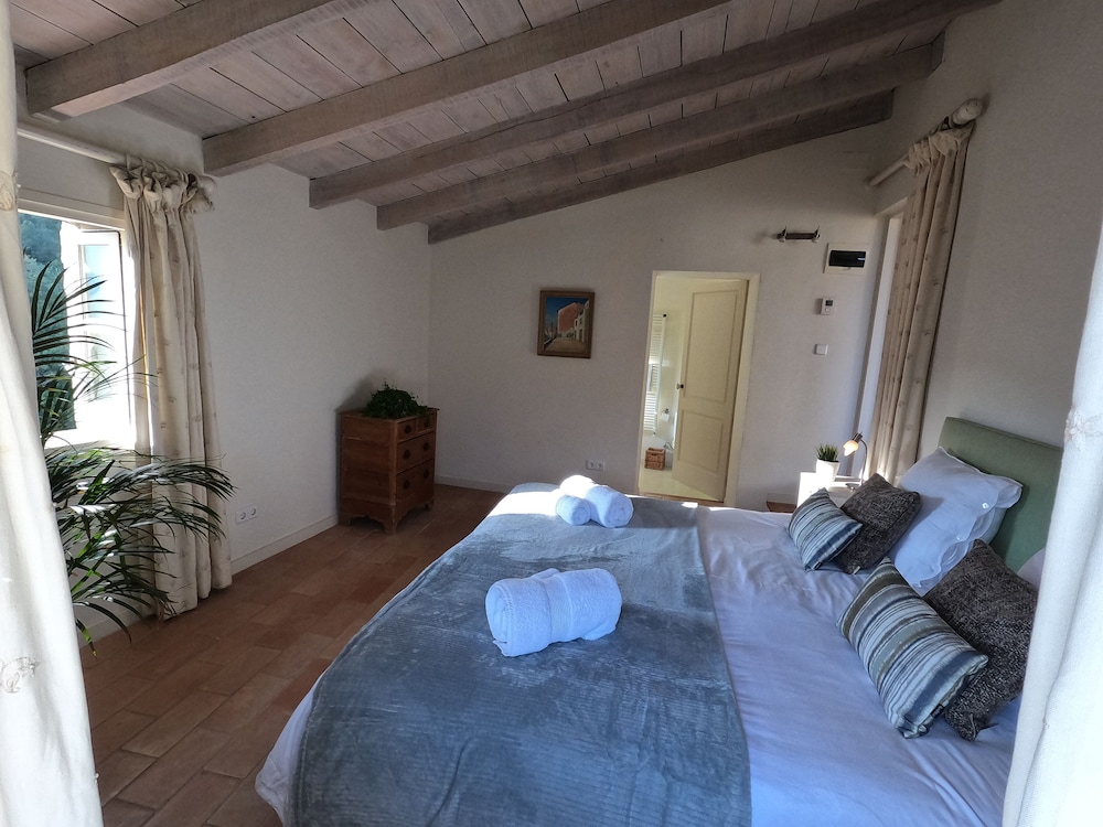 Comfort Double Room, 1 Queen Bed, Non Smoking, Hill View photo 3