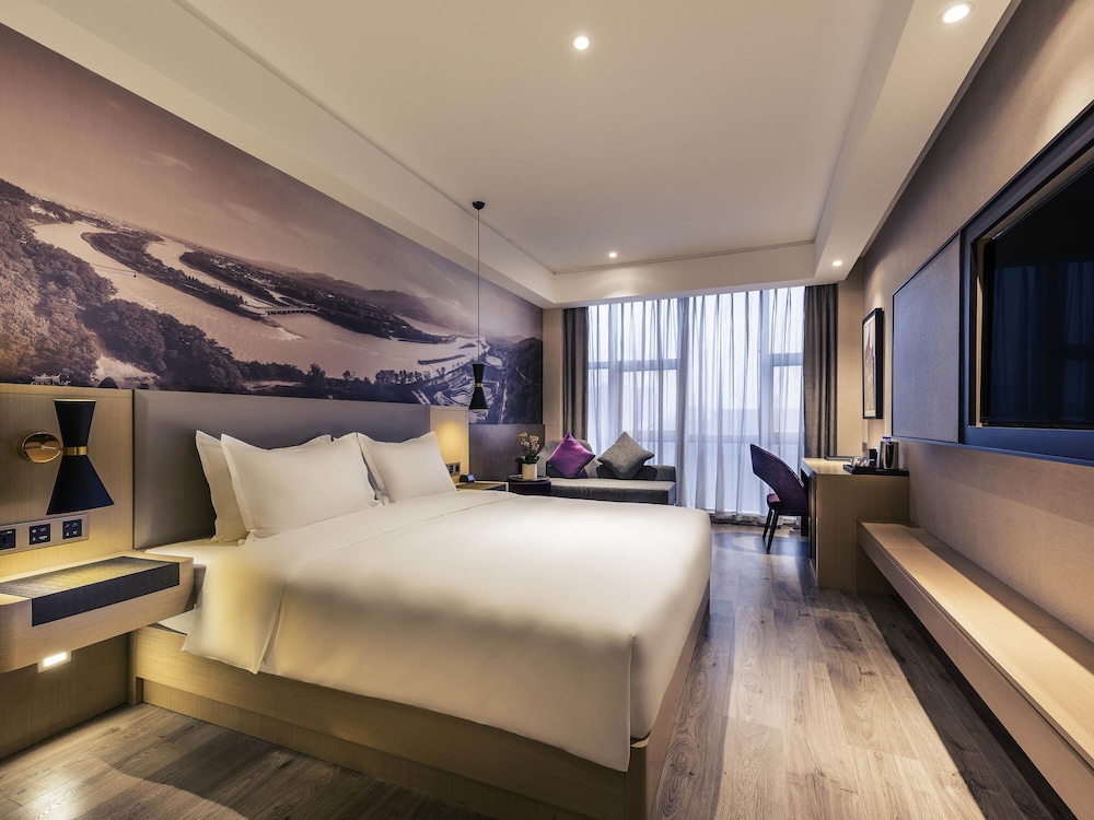Superior Room, 1 King Bed photo 3