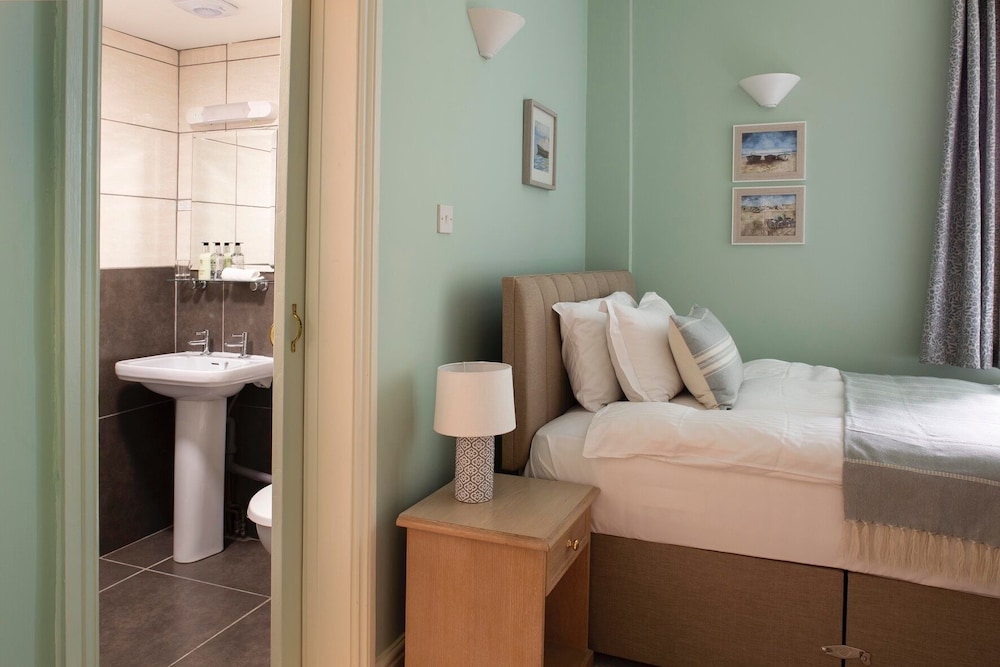 Economy Double Room photo 2