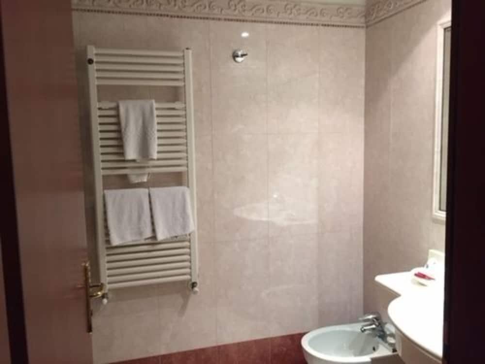 Superior Suite, 2 Bedrooms, Lake View - Photo 3