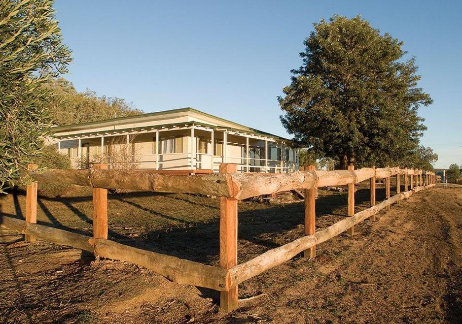 Six-Bedroom House photo 3