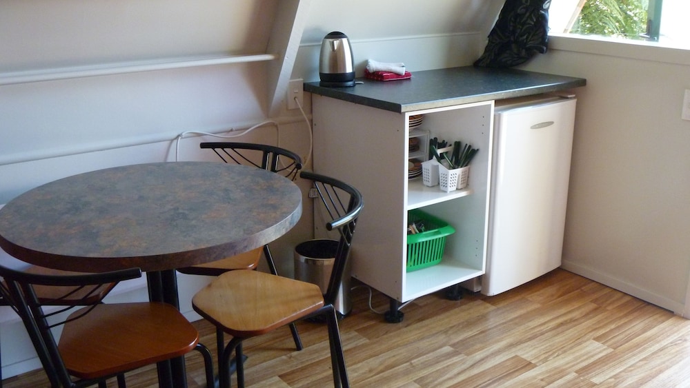 Standard Room, Non Smoking (Standard Chalets Sleeps 6) photo 2
