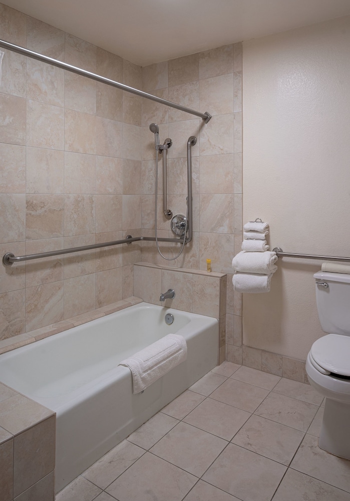 Standard Room, 1 King Bed, Accessible, Ground Floor - Photo 4
