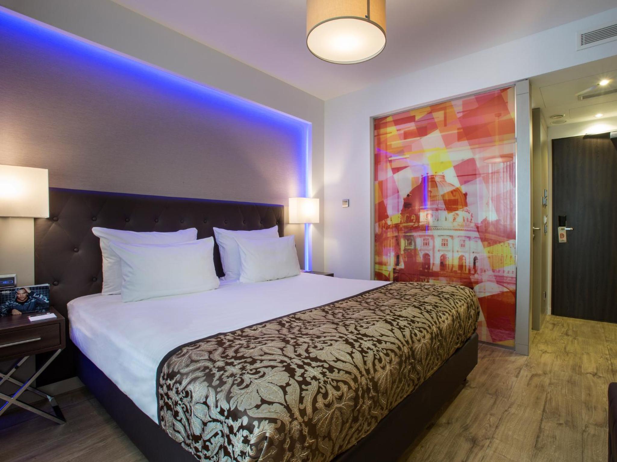 Deluxe Double or Twin Room - Photo 5