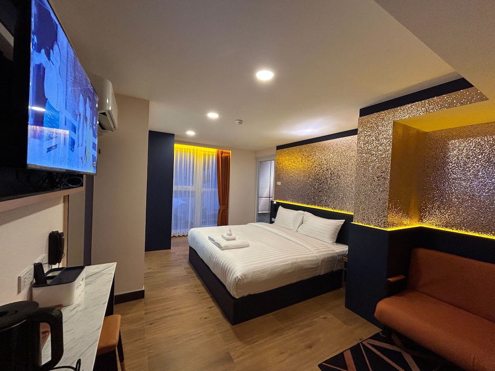 Premium Studio Suite photo 2