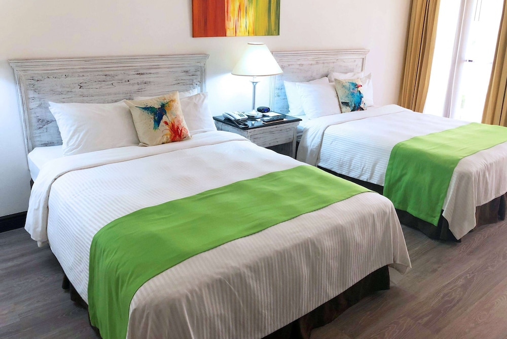 Premium Room, 2 Queen Beds, Non Smoking - Photo 1