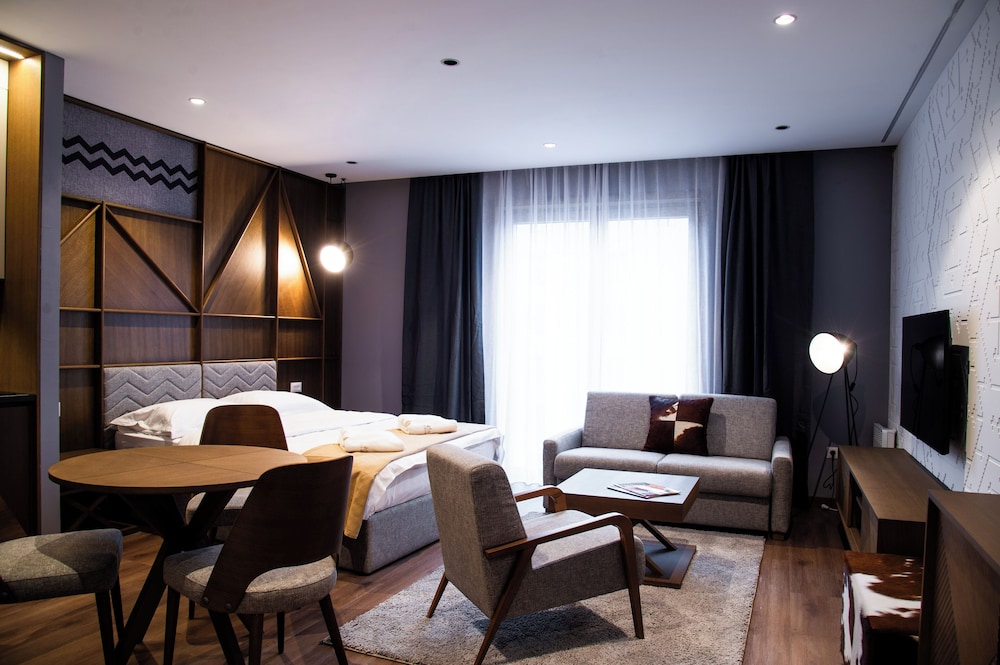 Deluxe Studio Suite