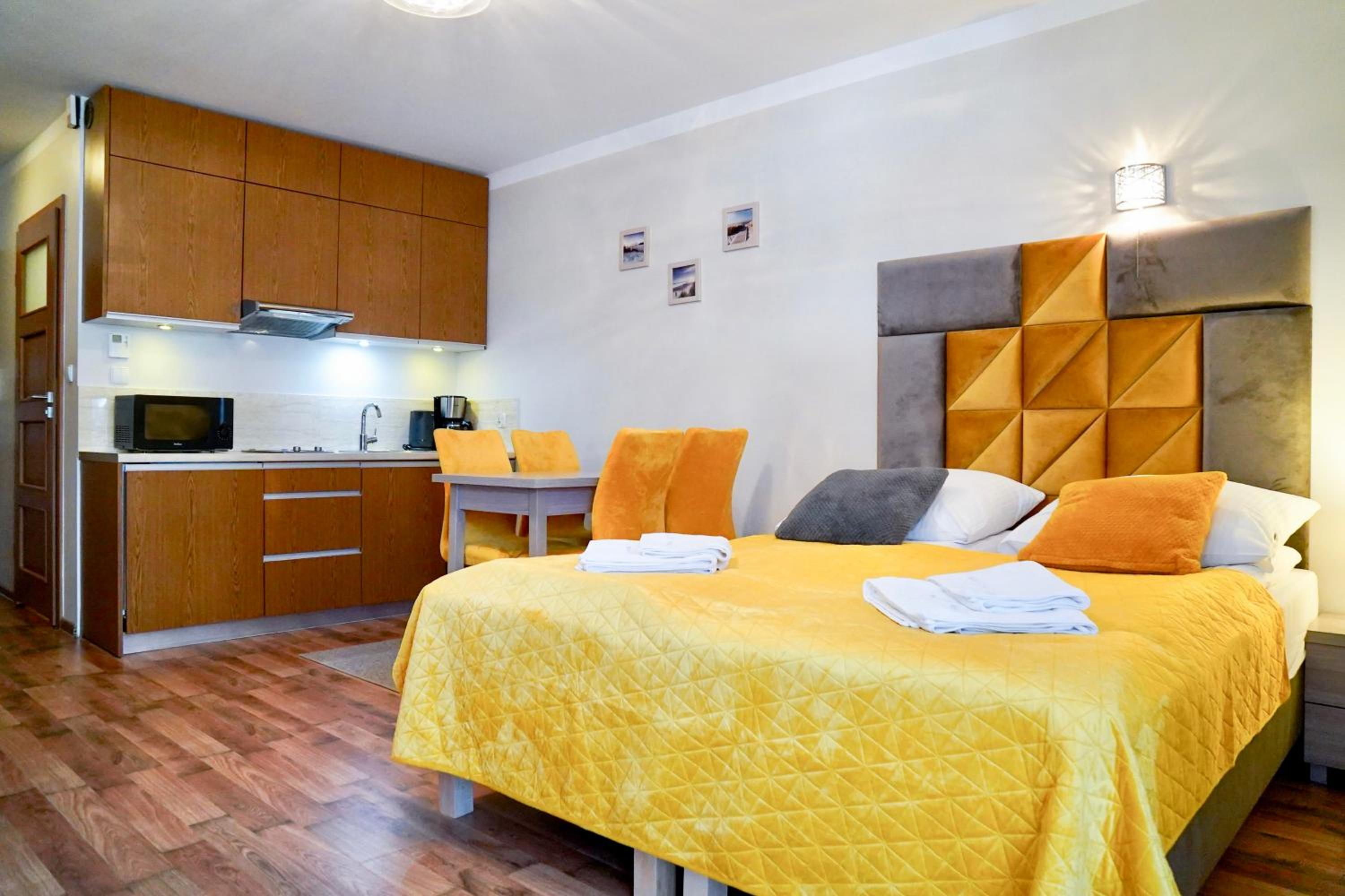 Studio Apartment with Balcony photo 1