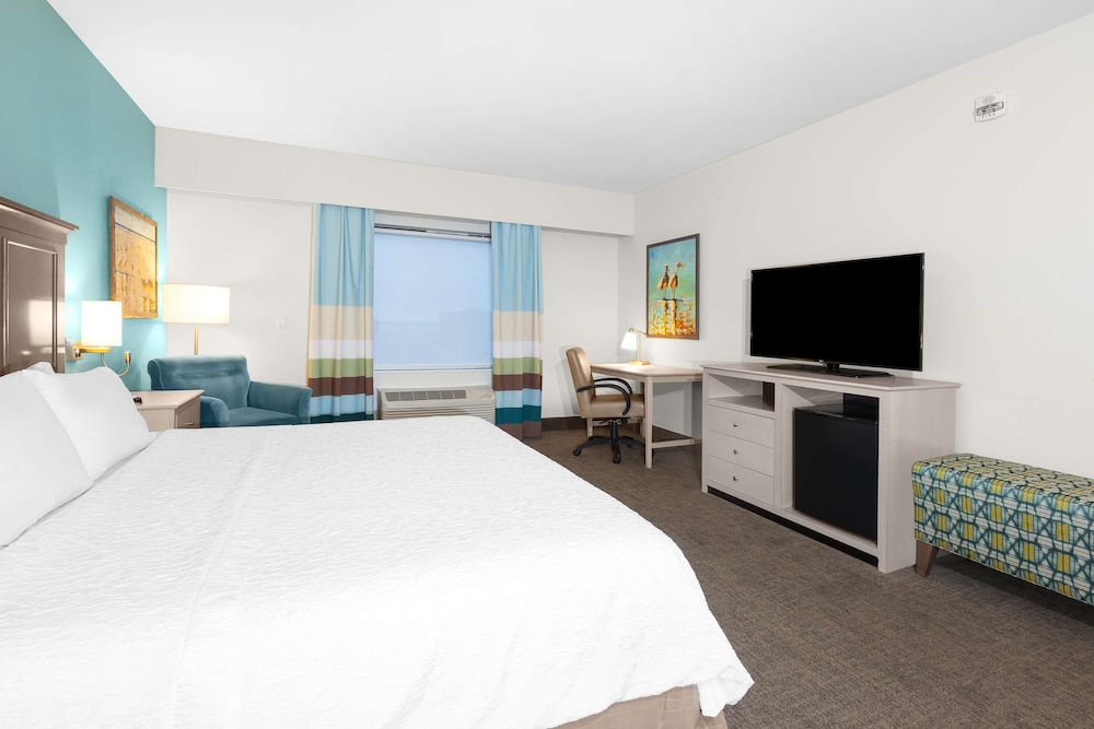 Room, 1 King Bed, Accessible (Pool Access, Roll-in Shower) photo 3