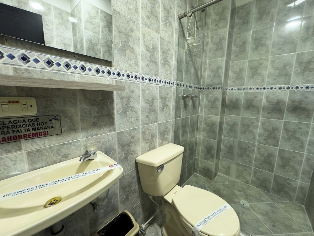 Standard Double Room - Photo 5