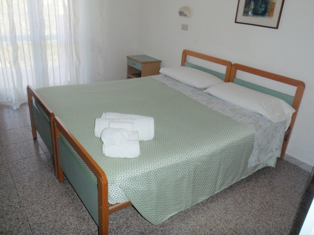 Double or Twin Room photo 2