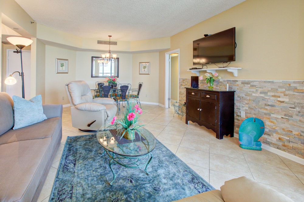 Condo, 2 Bedrooms
