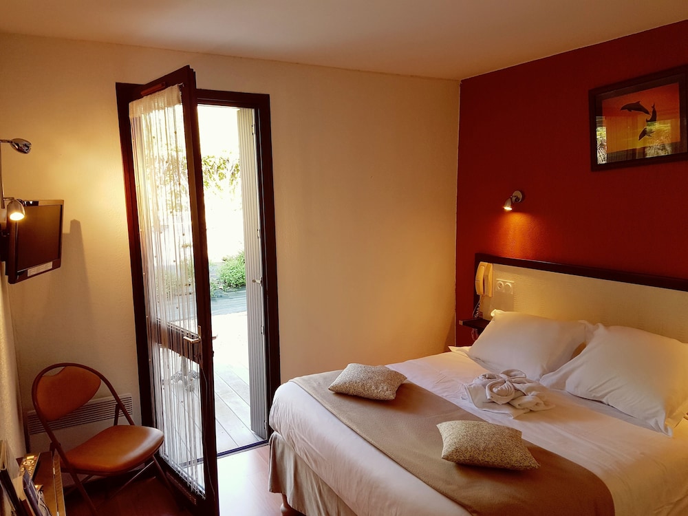 Double Room, ground floor, side laurel photo 2