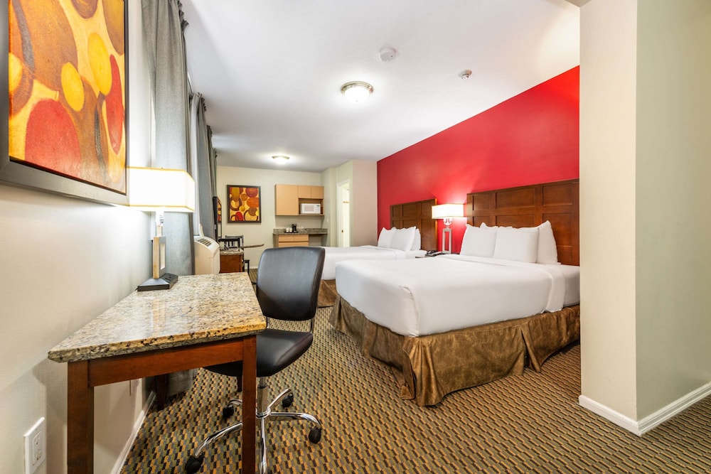 Suite, Multiple Beds, Non Smoking - Photo 1
