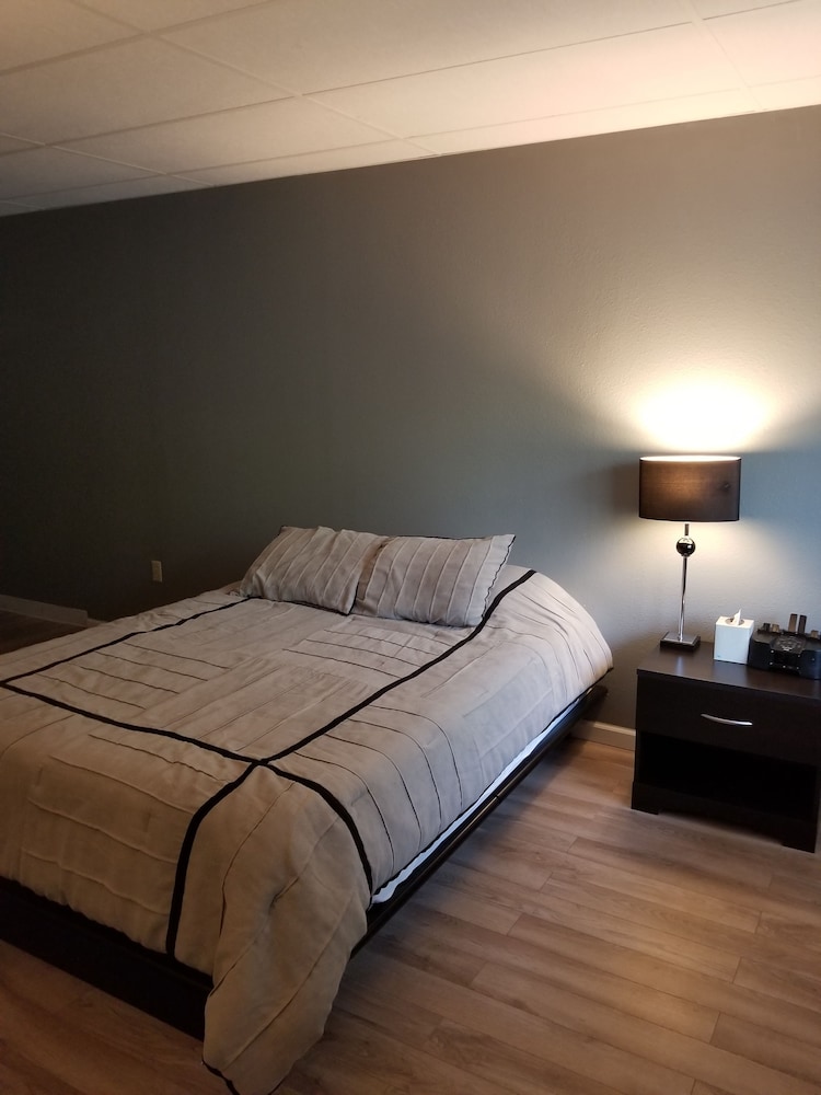 Standard Room, 1 Queen Bed, Non Smoking (One Queen Bed)