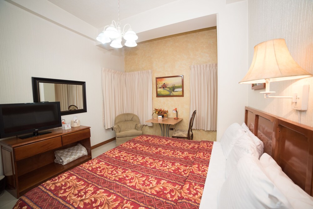 Standard Room, 1 King Bed photo 2