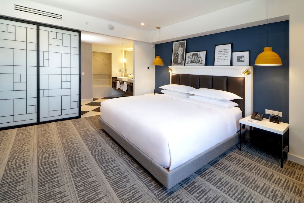 Suite, 1 Bedroom - Photo 1