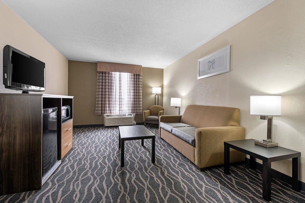 Suite, Multiple Beds, Non Smoking - Photo 2