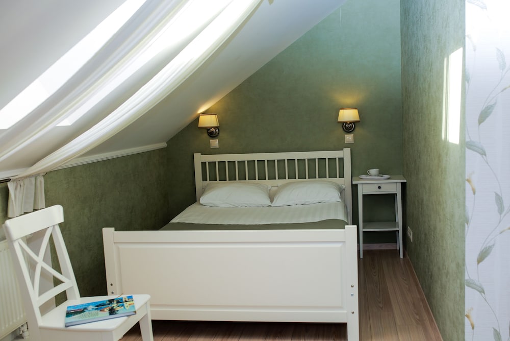 Standard Double Room (Attic) photo 3