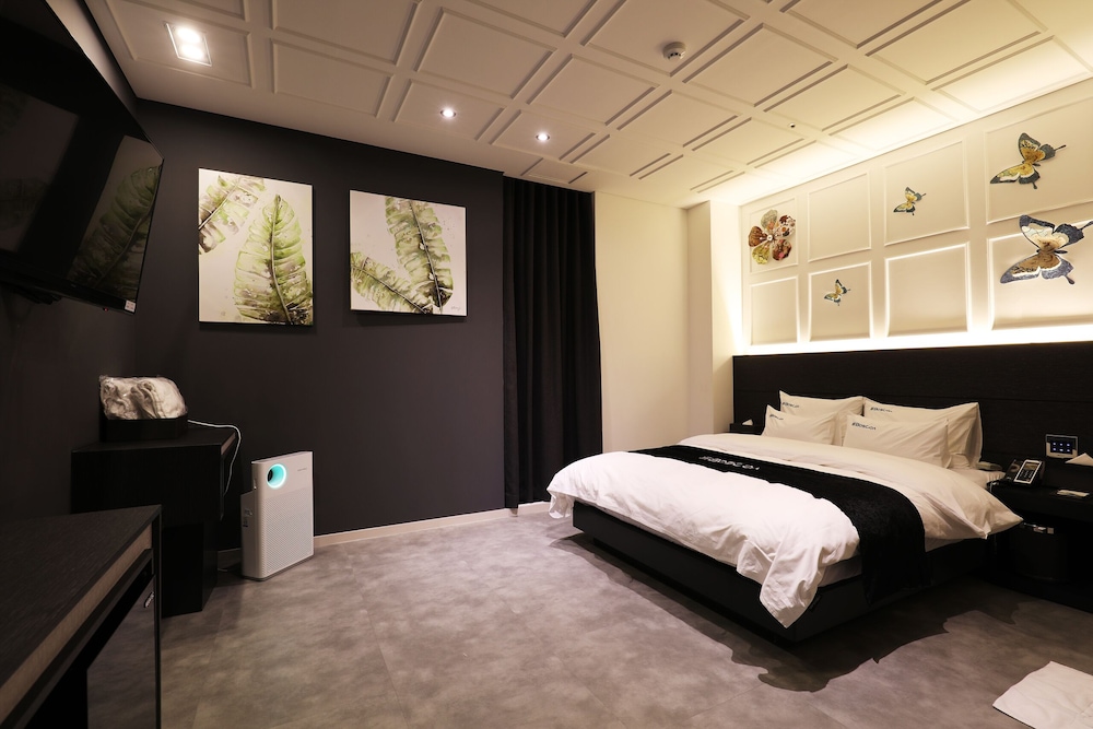 Standard Double Room (No Breakfast) - Photo 1