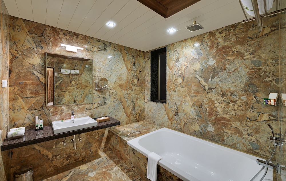 Hazel Suite photo 2