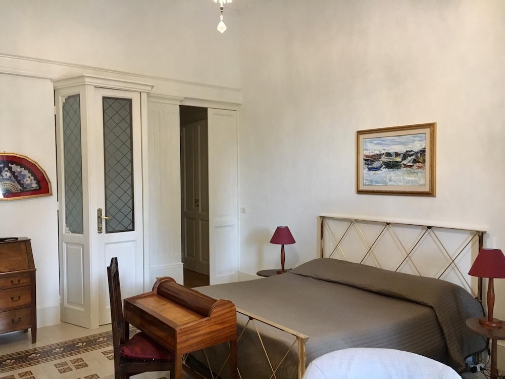 Royal Studio Suite, City View (Provenzale)
