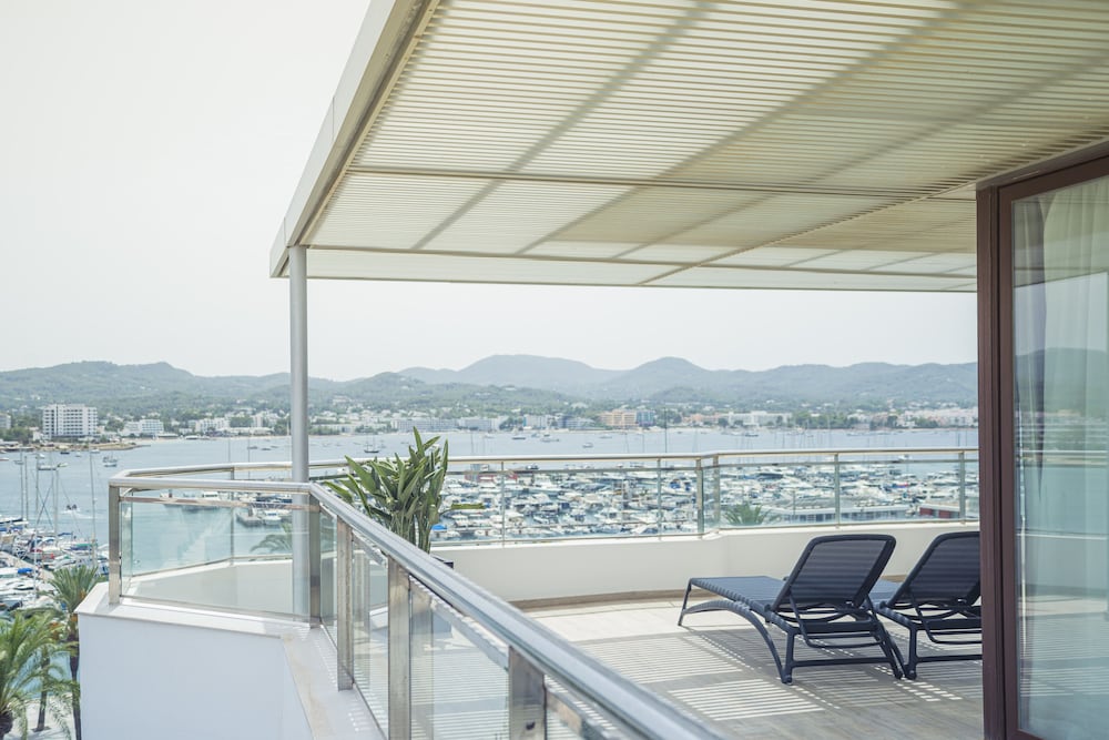 Premium Penthouse, 2 Bedrooms, Terrace, Sea View photo 2