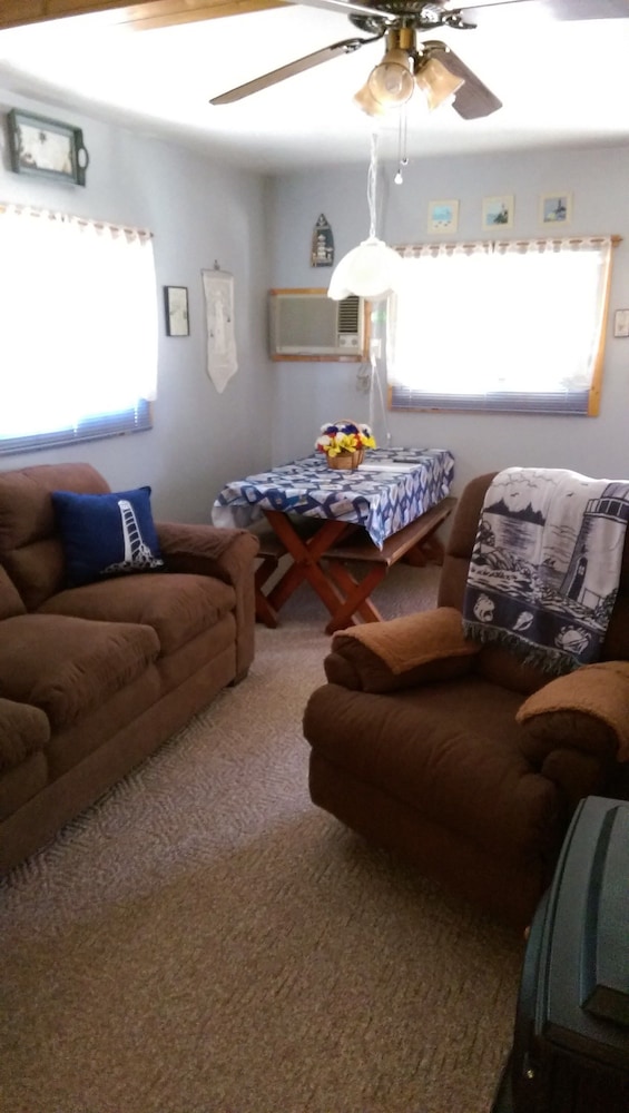 Cabin, 1 Bedroom, Fireplace (Cabin #8) photo 2