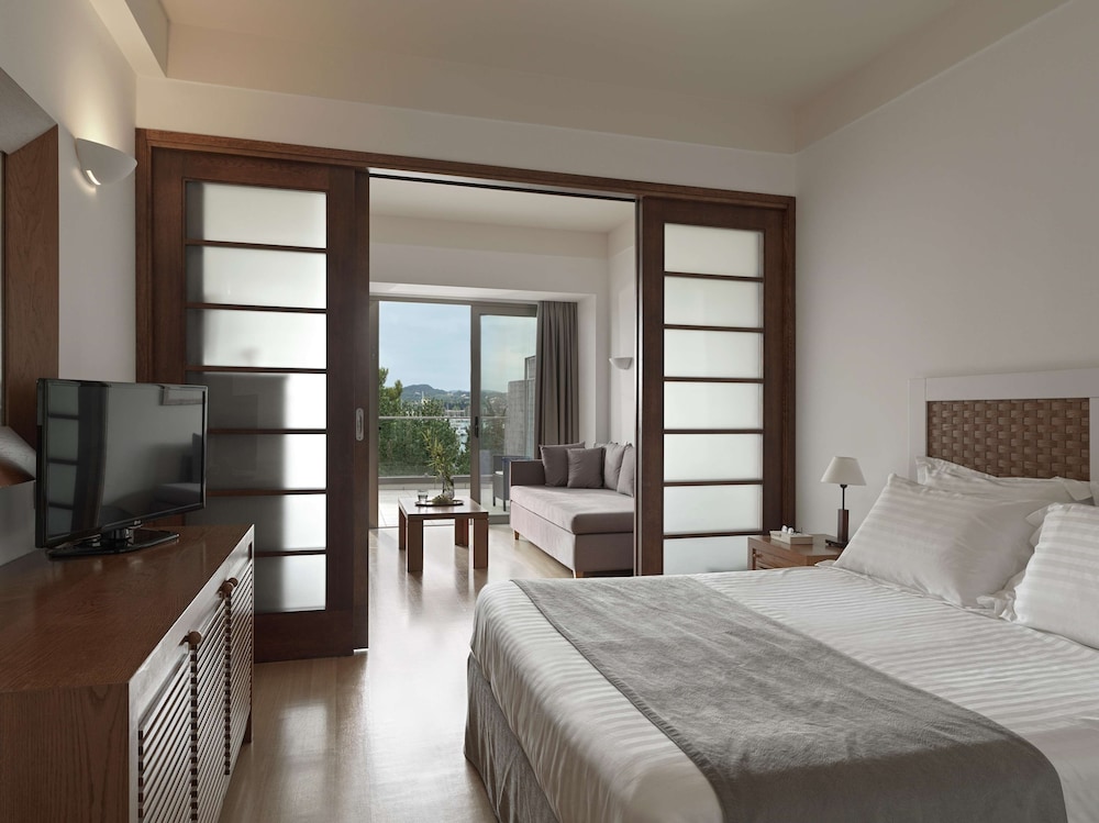 Family Room, Bay View (Main building) - Photo 2